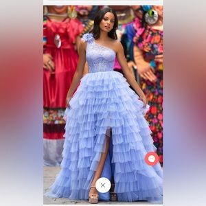 Sold out Sherri Hill ballgown! Size 4. No alterations. Worn once. Prof. cleaned.